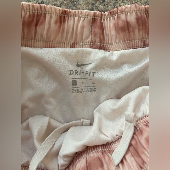 Nike Running Shorts - Picture 2 of 3